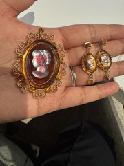 Confirmed Vintage JULIANA Cameo For CELEBRITY NY Brooch / Pendent & Earings Set