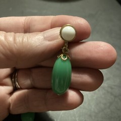 Avon Vintage Gold Tone White and Green Dangle Drop Clip On Earrings St Patricks