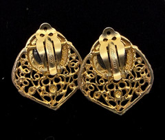 Vtg Clara Studios Asymmetry Glass Cabochon Gold Tone Filagree Earrings Clip On