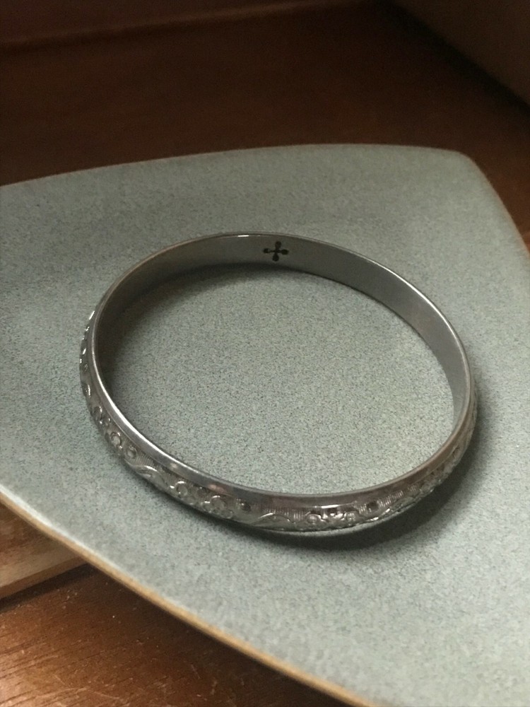 Vintage Floral Repousse Hollow Silvertone Bangle Bracelet – 2.5 inches across in