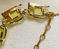 VINTAGE LUCITE – CORO Necklace – YELLOW – Collar length 16′” Gold-tone