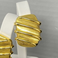 Dangle Drop Earrings Clip On Gold Tone Textured Raised Stripe Chunky Vtg 1.25″