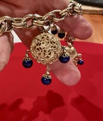 RARE VTG NAPIER GOLD TONE 5 CHARM FAUX LAPIS MINT DBL LINK CHARM BRACELET 7.5”
