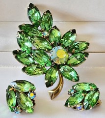 JULIANA STYLE EMERALD GREEN MARQUISE RHINESTONES/IRIDESCENT BROOCH & EARRINGS