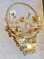 VINTAGE Basket of Rhinestone Flowers Brooch Gold Tone Lapel Pin Uranium Glow 60s