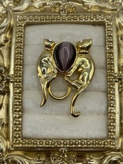 Vintage Gold Tone Cat Brooch Cat’s Eye Cabochon Stone Figural Pin Purple Animal