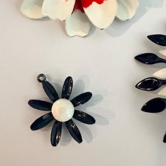 Vintage 1960s Red White & Blue MOD & NICE!! Enamel Flower Brooch Pin Earring Lot