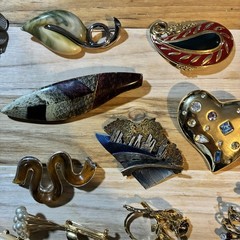 28 Pcs Brooch Pin Sweater Clip Jewelry Vintage Modern Lot