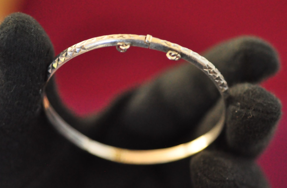 Vintage Sterling Silver Hinged Bangle Bracelet Diamond Cut Pattern 925 2.25in 6g