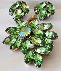 JULIANA STYLE EMERALD GREEN MARQUISE RHINESTONES/IRIDESCENT BROOCH & EARRINGS