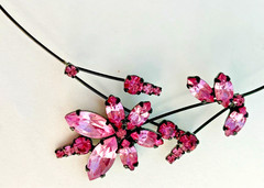 FREE SHIP! Vintage Collar necklace Black wire Pink crystals, Gift box.