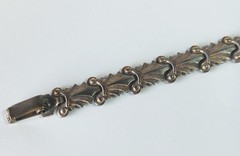 Vintage (Antique?) Silver or Silver-tone Scroll Link Bracelet 7″