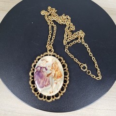 Vintage Porcelain Cameo Lover Dance Courting Couple Gold Tone Pendant 23″ Chain