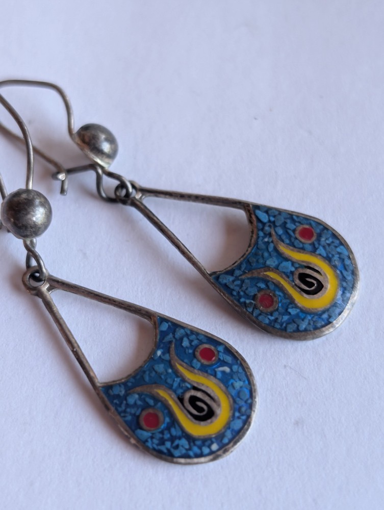 Vintage Taxco Sterling Silver Crushed Stone Inlay Drop Earrings Dainty
