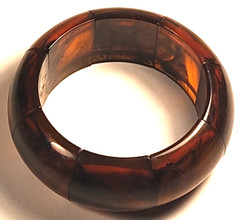 MID CENTURY MODERN AMBER LUCITE BANGLE BRACELET