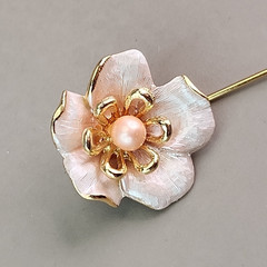 Vintage Flower Stick Pin Pink Enamel 21mm Gold Tone 3″