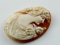 Vintage Loose Hand Carved Shell Cameo Woman Flowers in Hair 1.25 Inch x 1 In 5g