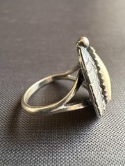 Vintage Silver Southwestern Nacre Ring Handmade Leaf Design Size 4.25 US