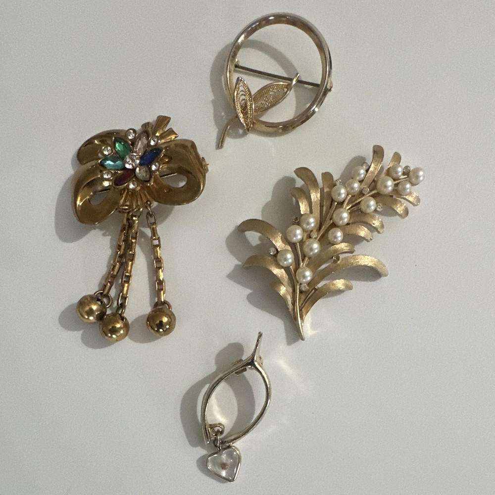 Vintage Gold Tone Bow Brooch Multicolor Round Rhinestones Dangle Pearl Pin