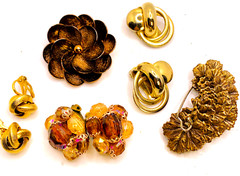 Lot 5 Vtg Gold & Copper Tone Jewelry Brooches Clip Earrings Western Germany Etc.