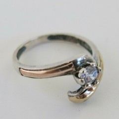 Sterling Silver Ring with CZ & Gold Vermeil 2.0g Size 5.75 [5130]