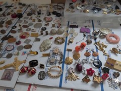 MASSIVE Lot Of Vintage JEWELRY Over 100 Pieces, Comes With Plastic Case ~ #327