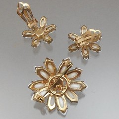 Vtg 50s Glass Daisy Jewelry Set Flower Clip On Earrings Brooch Pin Yellow White