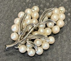Vintage Silver Tone FAUX PEARL CRYSTAL RHINESTONE Leaf Shape BROOCH
