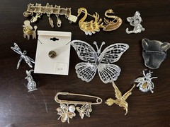 Large Mostly Vintage Brooch Lot Animals Cat Butterfly Pin Poodle Birds Jewelry