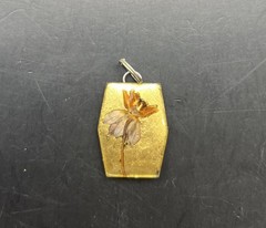 Vintage Pressed Dried Flower Pendant Necklace Gold Tone Floral Acrylic Resin