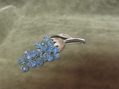 1970’s Articulated Blue Iridescent Bead Silvertone Grape / Flower Design Pin