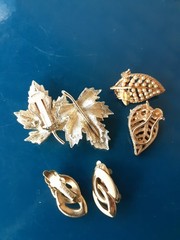 Estate Mixed Lot Costume Jewelry Earrings 50pr Clip On Screwback Some Signed