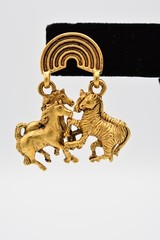 Vittorio Vintage Earrings Rainbow Animals Brushed Gold NOS 80s Signed 9C