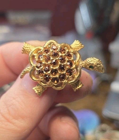 Adorable Green Eyed Turtle, Brown Rhinestone Back Goldtone Brooch