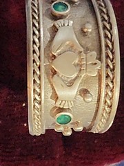 Vtg Celtic Irish Claddagh Emerald Cigar Ring Size 7.5 Made In IRELAND Signed