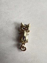 Purple Crystal Cat Brooch Gold Tone Rhinestone Kitty Pin