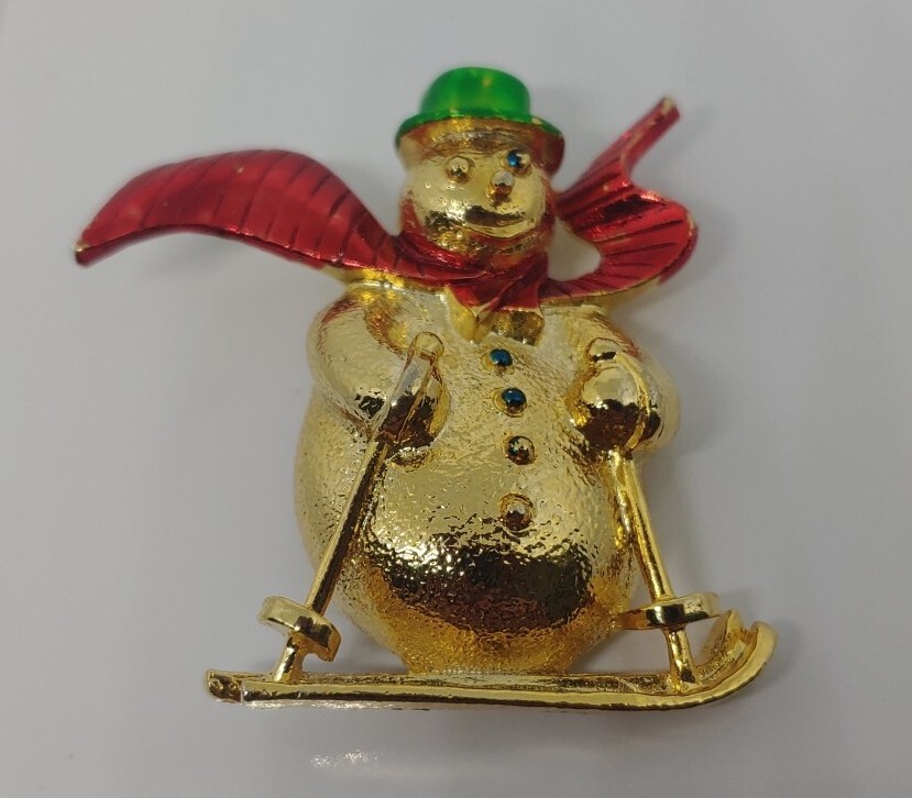 Vintage Gerry’s Gold Tone Enamel Skiing Snowman Christmas 2″ Pin/Brooch