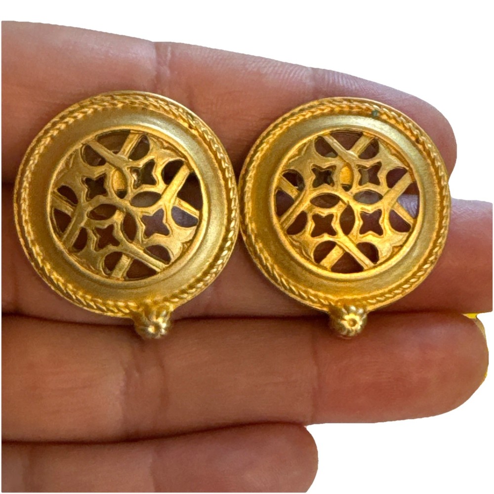 Casual Corner VTG Gold-Tone Round Chunky Cut Out Star Stud Earrings MCM Unique