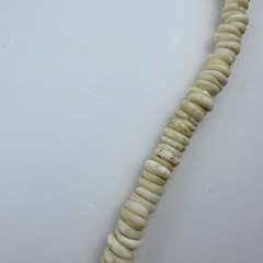 Vintage Hawaiian Puka Shell Bead Necklace 70’s Barrel Clasp 15.5 In