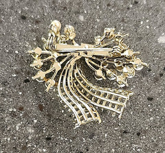 Vintage Jewelry Faux Pearl Gold Tone Bow Pin Brooch