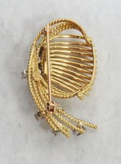 BEAUTIFUL 18K GOLD & DIAMOND “G” BASKET BROOCH