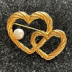 AAi brooch vintage double hearts goldtone metal REPAIRED real pearl replacement