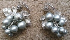 Vtg Clip Earrings Grapes Dangle Beaded Cluster Grey Gun Metal Wine Lrg Engraved