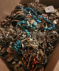 2 Pounds Jewelry Costume Vintage Mix LBS necklaces bracelets pins rings etc lbs