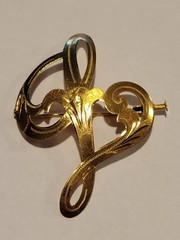 Vintage Beautiful L shape Brooch Set In 18k Yellow Gold, Stamped 750 European