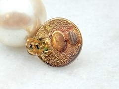 Vintage Carol Lee Faux Texture Pearl Clip On Earrings Gold Tone 1970s Carolee