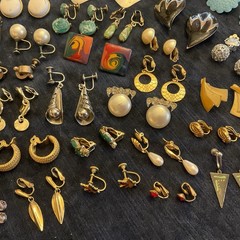 HUGE Lot Vintage Clip On Screw back Earrings Gold Tone Silver Tone 47 Pairs