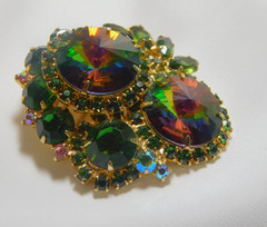 VINTAGE JULIANA DELIZZA & ELSTER GREEN WATERMELON RIVOLI RHINESTONE BROOCH ✨