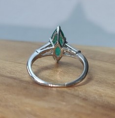 Vintage Platinum Engagement Ring 2.09CT. Gem Natural Green Emerald Marquise Cut