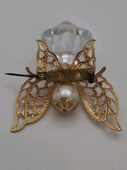 Winged Angel Brooch Pin Filgaree Gold Color 1.5″